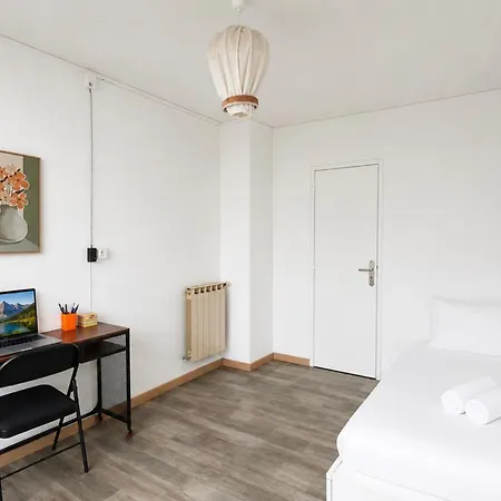 Διαμέρισμα 4 Chambres & Balcon Plein Sud Stationnement Prive *